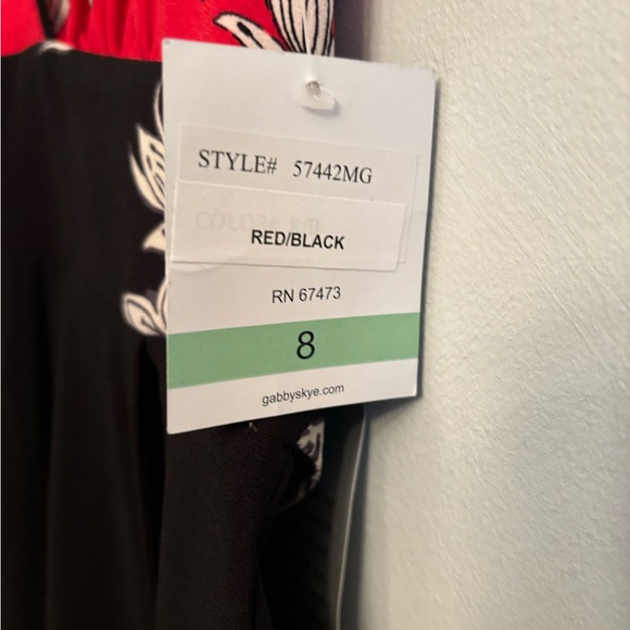 NWT Gabby Skye Floral Jumpsuit - Picture 8 of 11